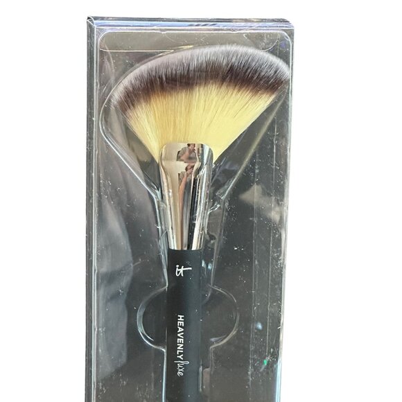 IT COSMETICS Heavenly Luxe Sculpt & Define Blush Brush #25.‎ NEW in Box. Sealed. - Picture 5 of 7
